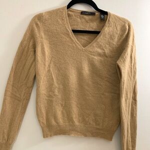 Lord & Taylor 2 ply 100% Cashmere Sweater women's V-Neck Women M Tan classy